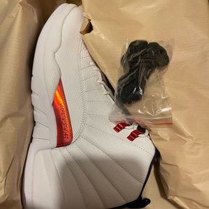 Air Jordan retro 12 size 13 new